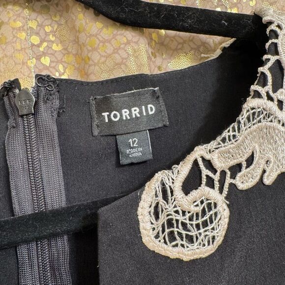Torrid Black Ivory Embroidered Lace Bodycon Mini Sheath Dress Size 12 - Picture 3 of 6